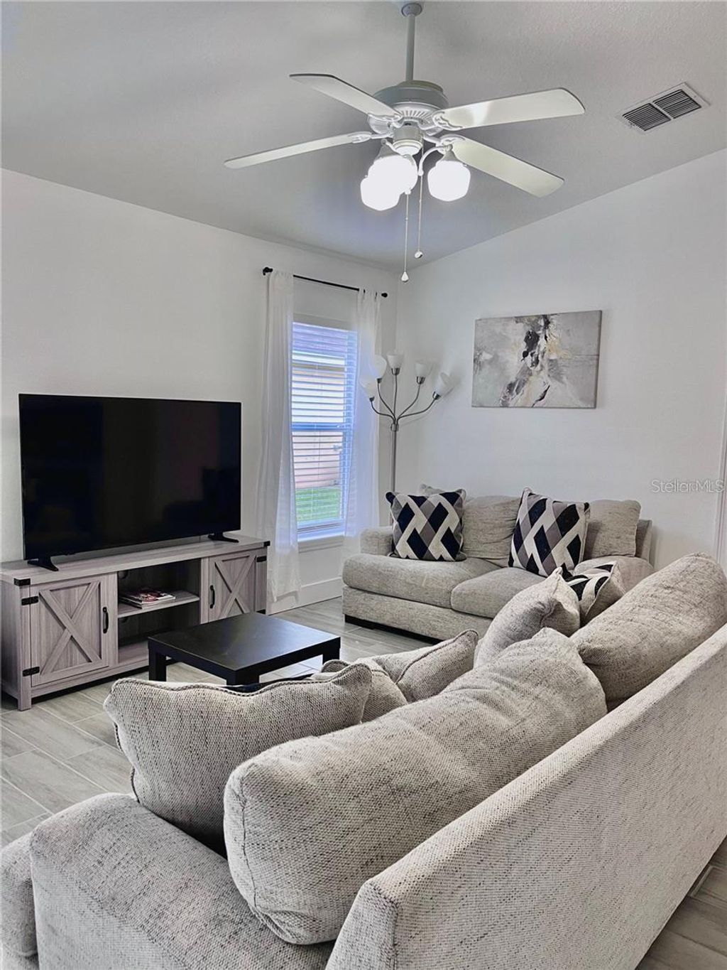 Photo of 701 Sandy Ridge Drive, Davenport, FL 33896 (MLS # S5136805)