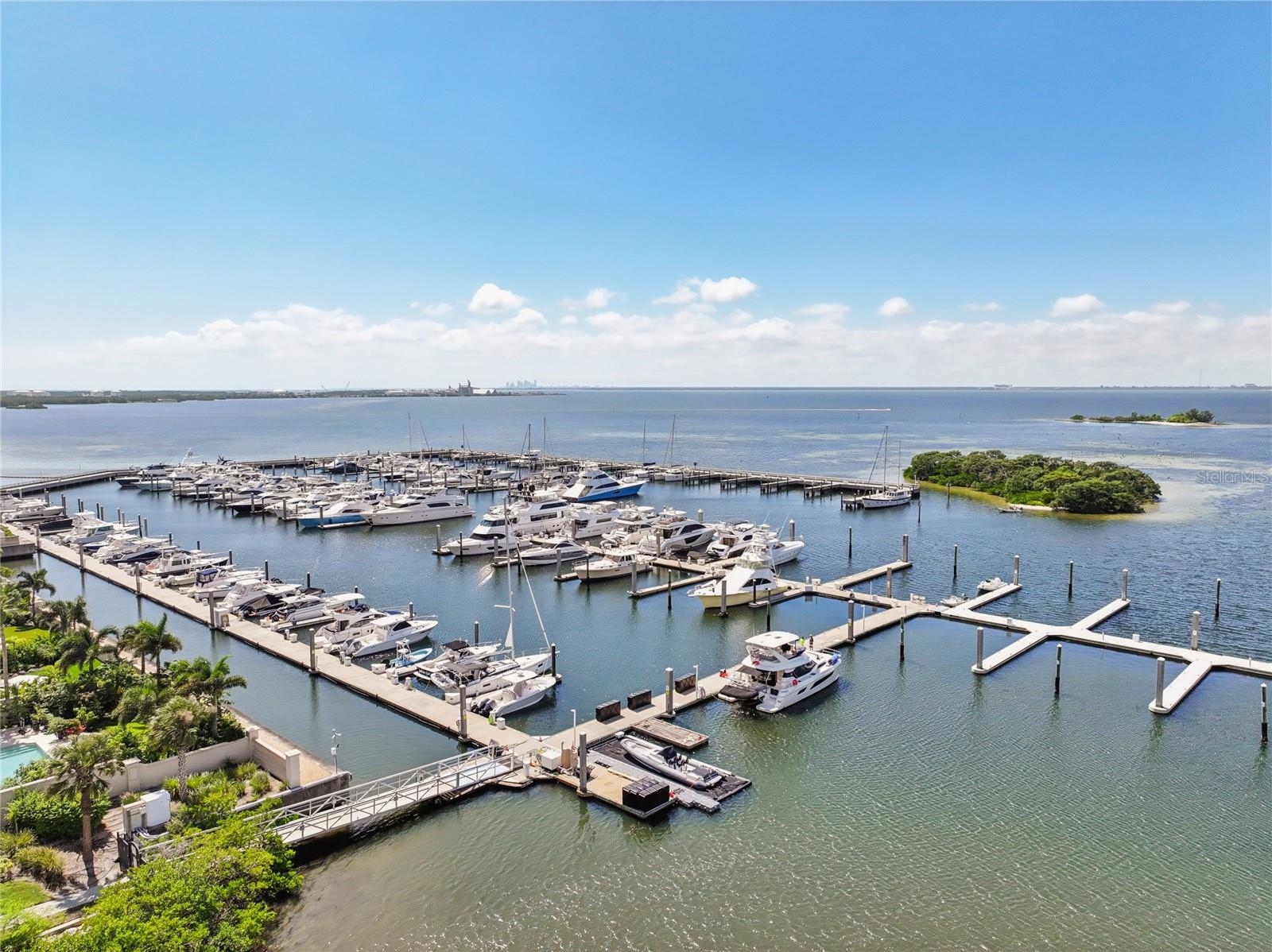 CASTILLO AT WESTSHORE YACHT CL - Residential