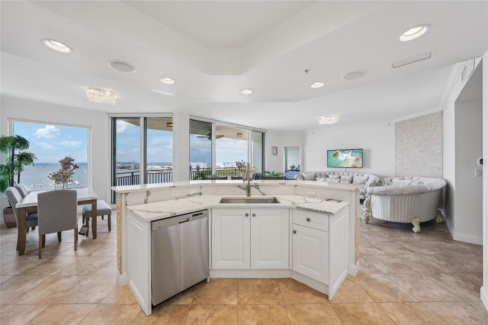 CASTILLO AT WESTSHORE YACHT CL - Residential