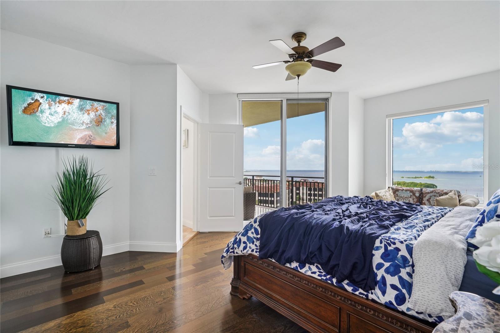 CASTILLO AT WESTSHORE YACHT CL - Residential