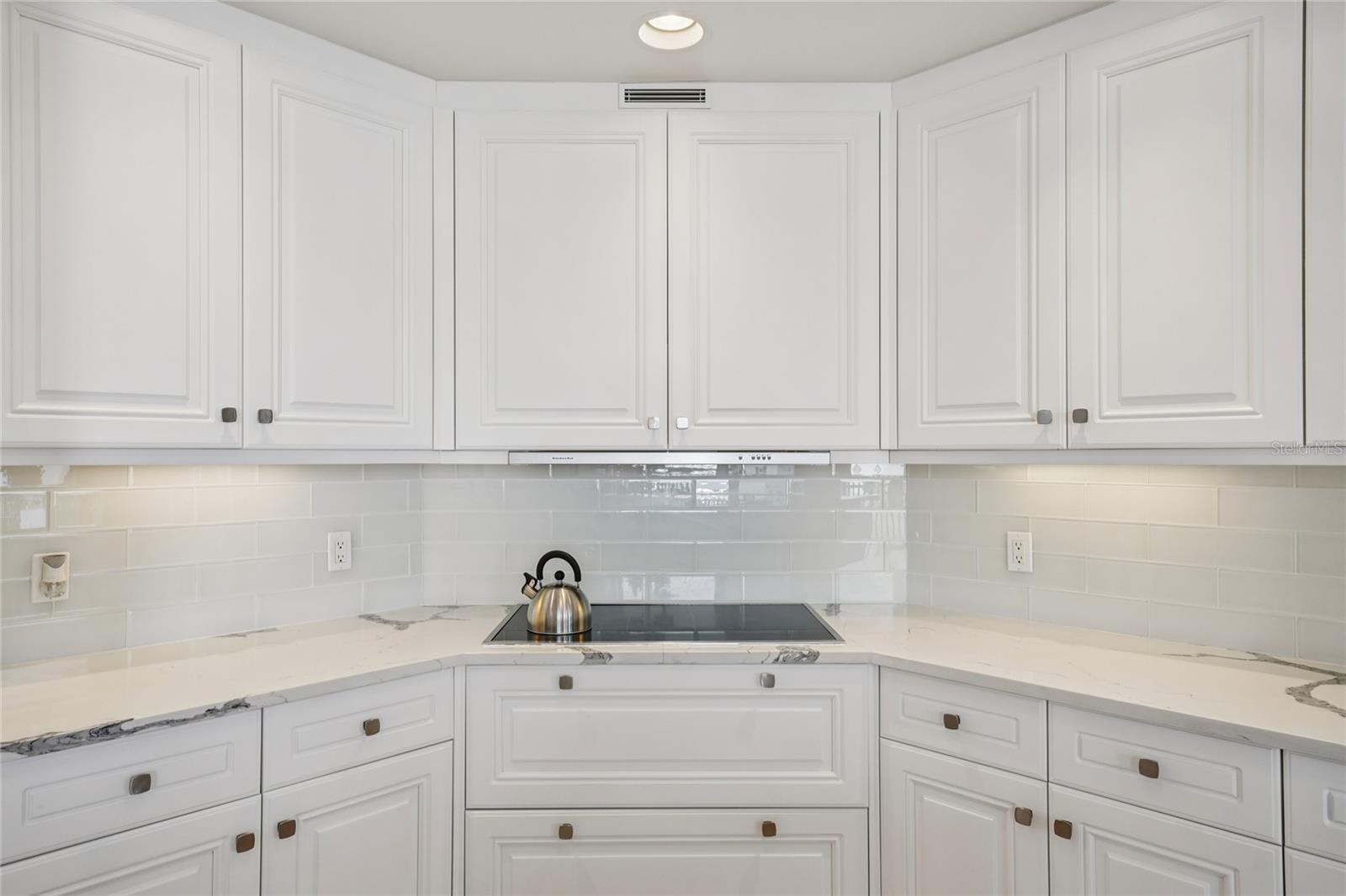 CASTILLO AT WESTSHORE YACHT CL - Residential