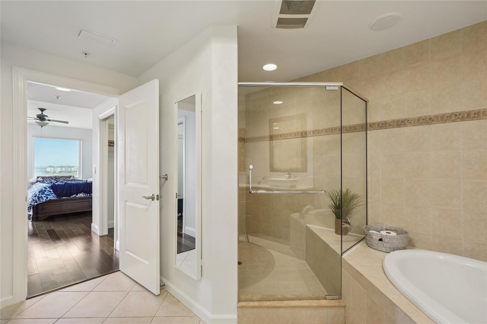 CASTILLO AT WESTSHORE YACHT CL - Residential