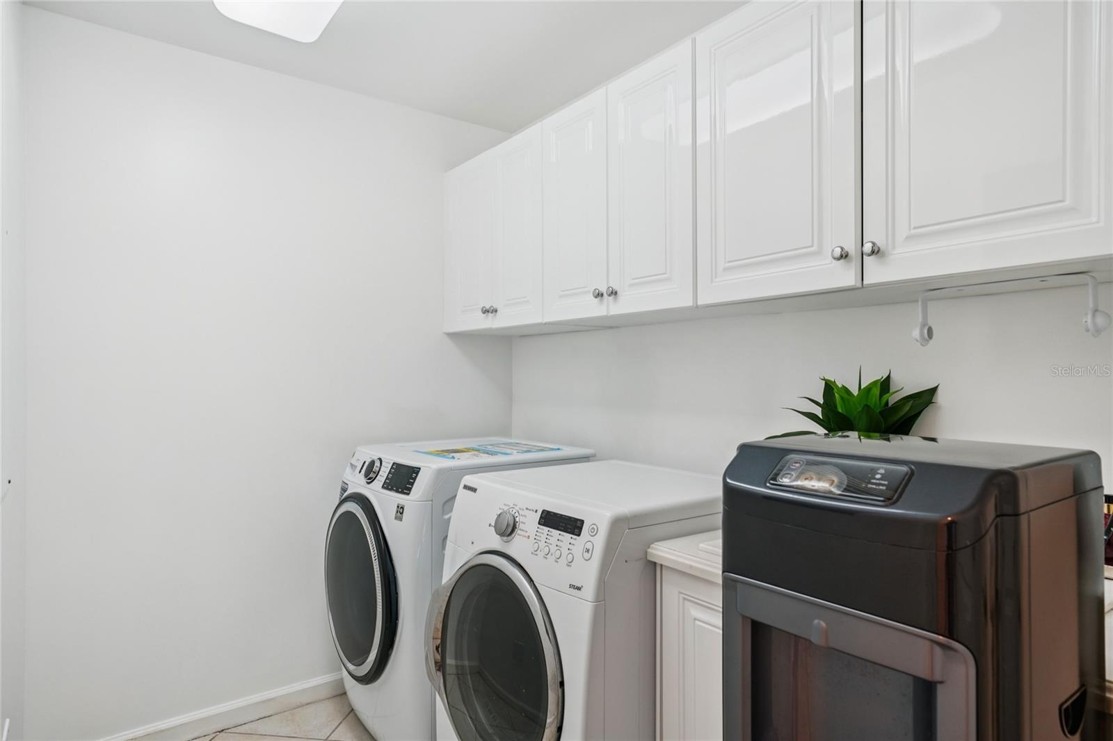 CASTILLO AT WESTSHORE YACHT CL - Residential