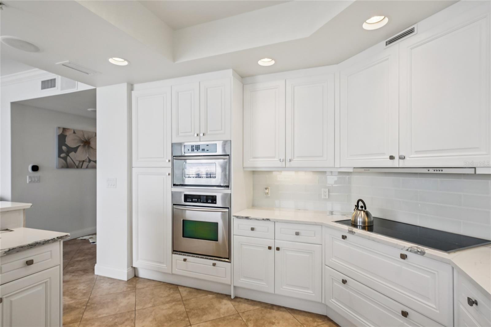 CASTILLO AT WESTSHORE YACHT CL - Residential