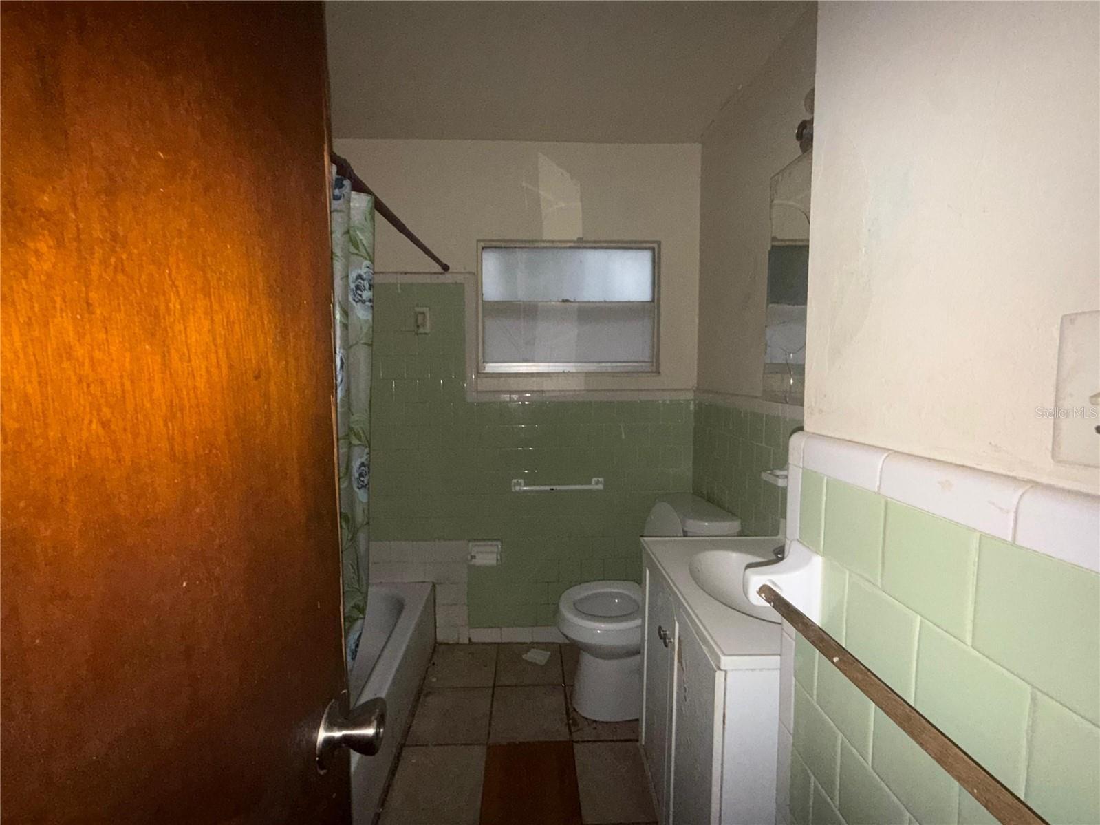 ALACHUA REALTY CO ADD TO ALACHUA - Residential