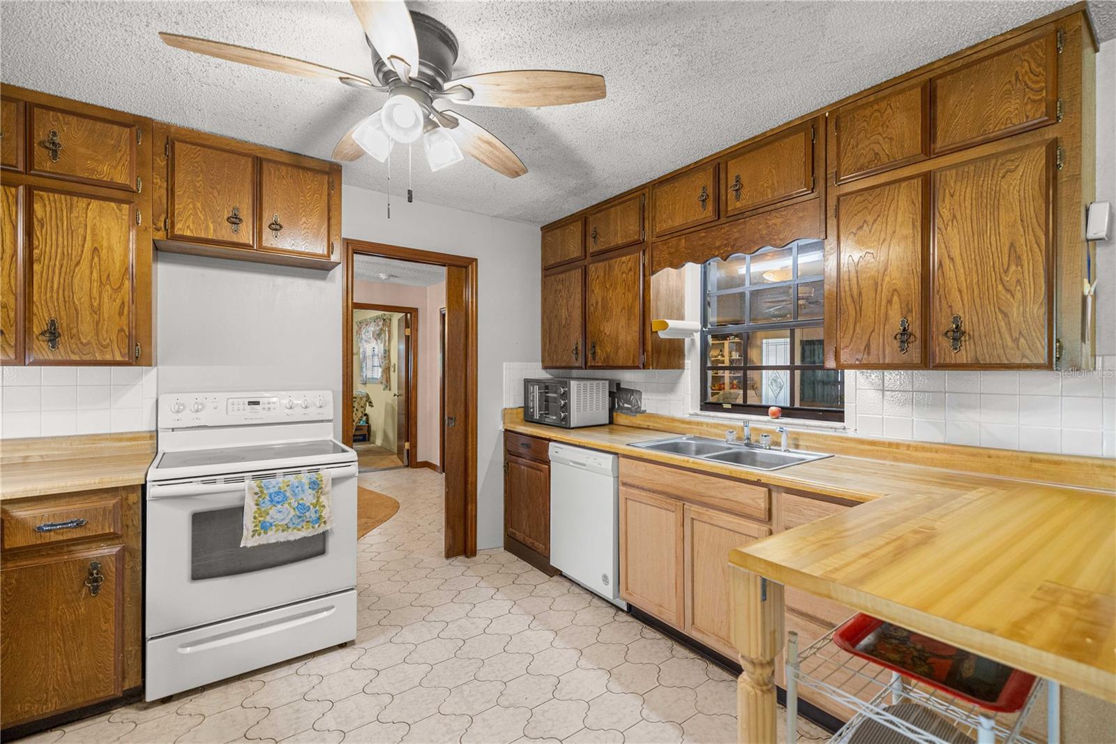 COUNTRY ESTATE - Residential