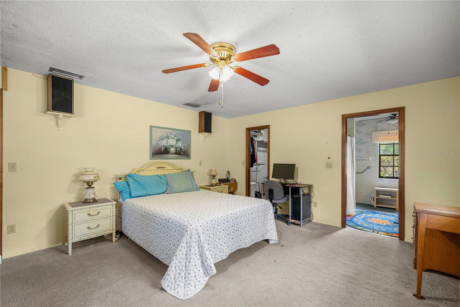 COUNTRY ESTATE - Residential