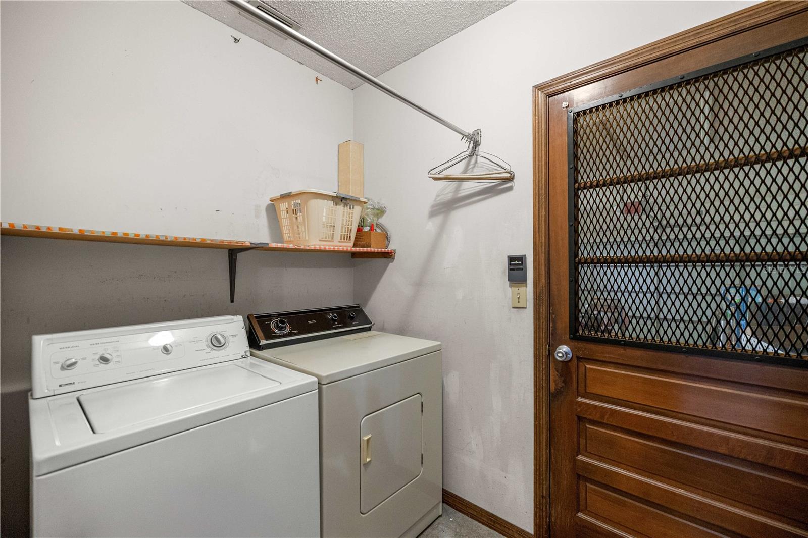 COUNTRY ESTATE - Residential