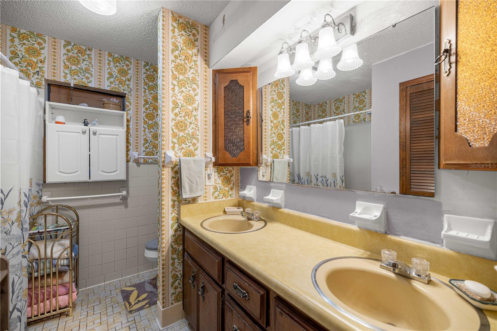 COUNTRY ESTATE - Residential