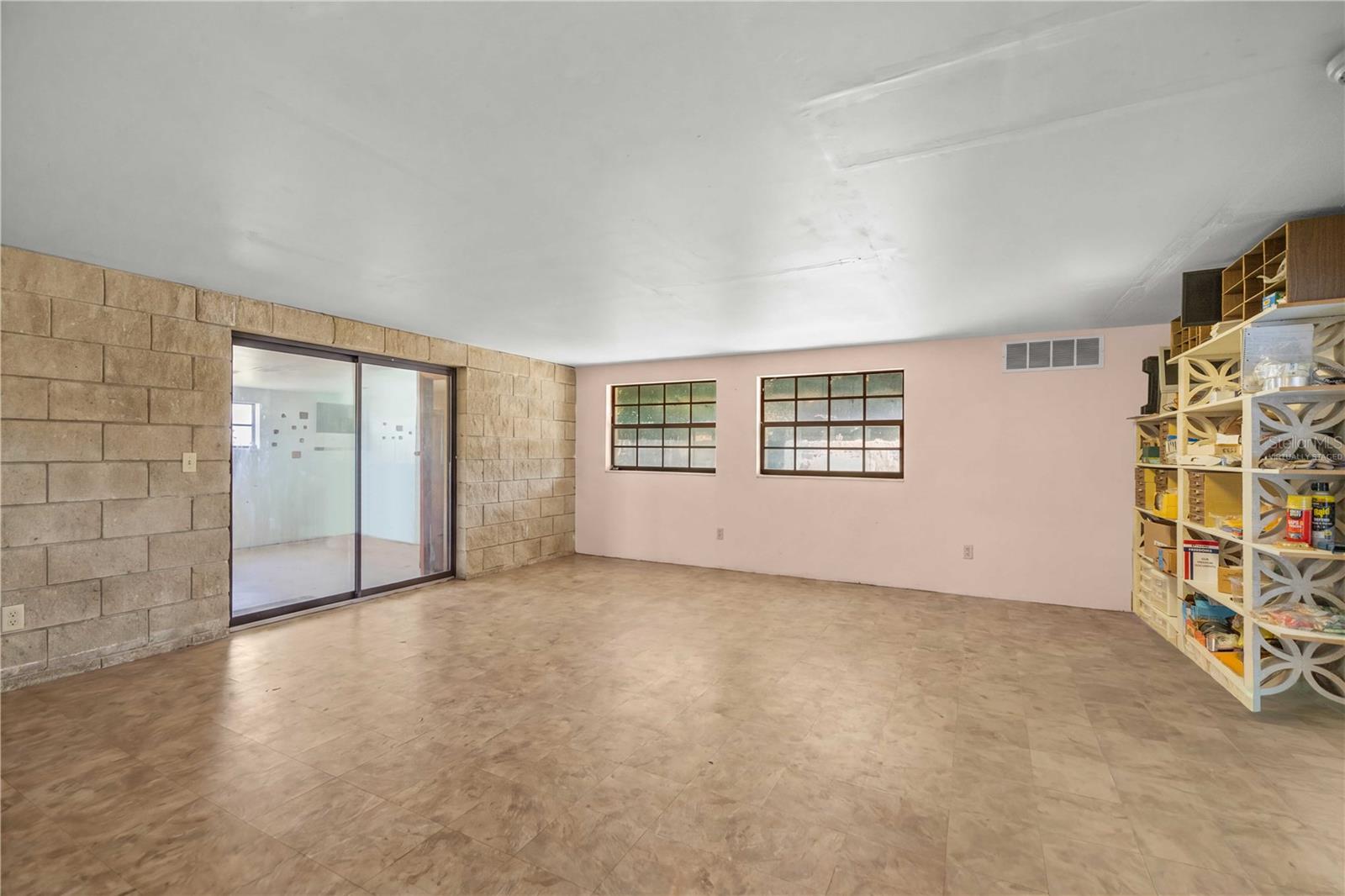 COUNTRY ESTATE - Residential