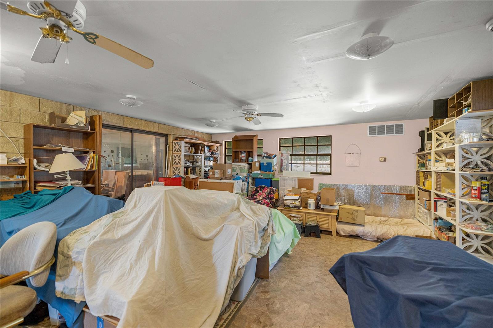 COUNTRY ESTATE - Residential