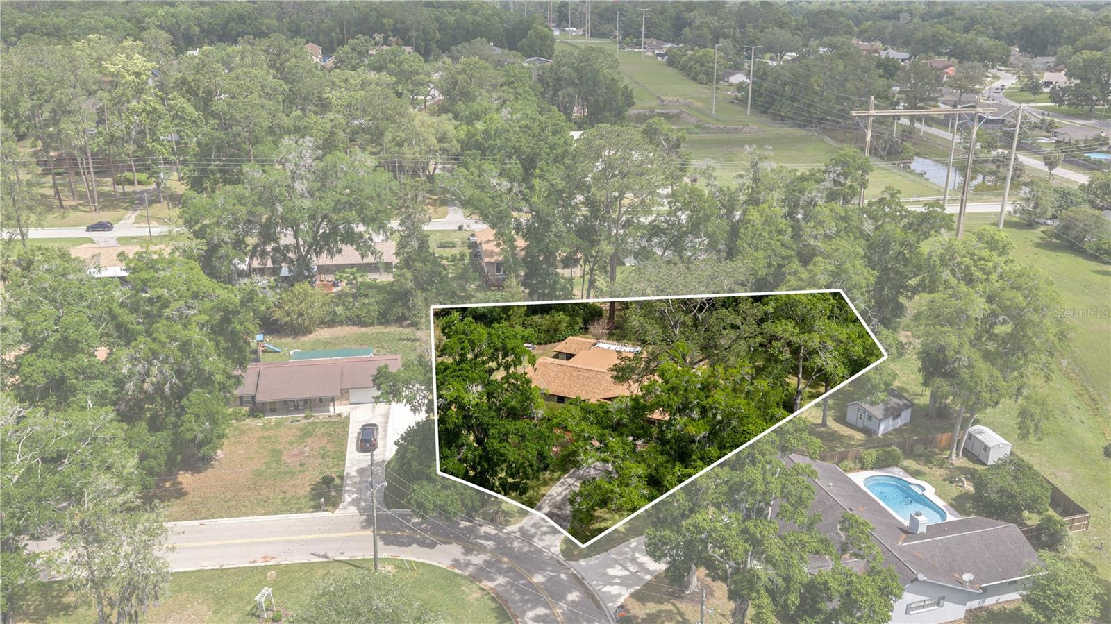 COUNTRY ESTATE - Residential