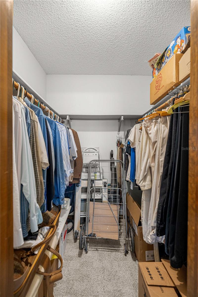 COUNTRY ESTATE - Residential