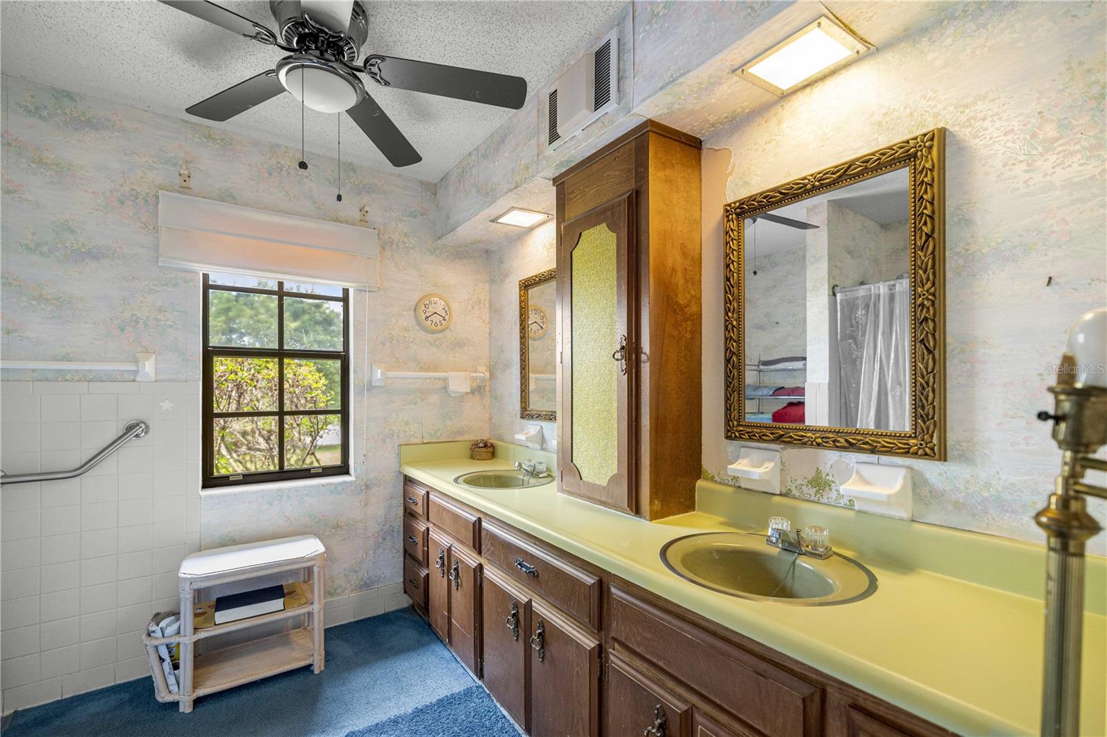 COUNTRY ESTATE - Residential