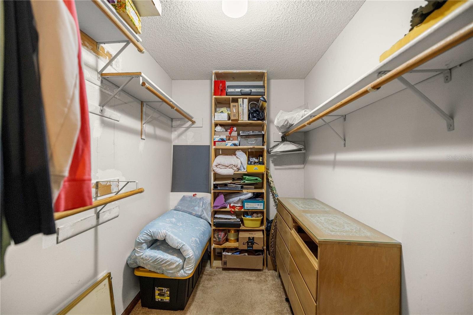 COUNTRY ESTATE - Residential