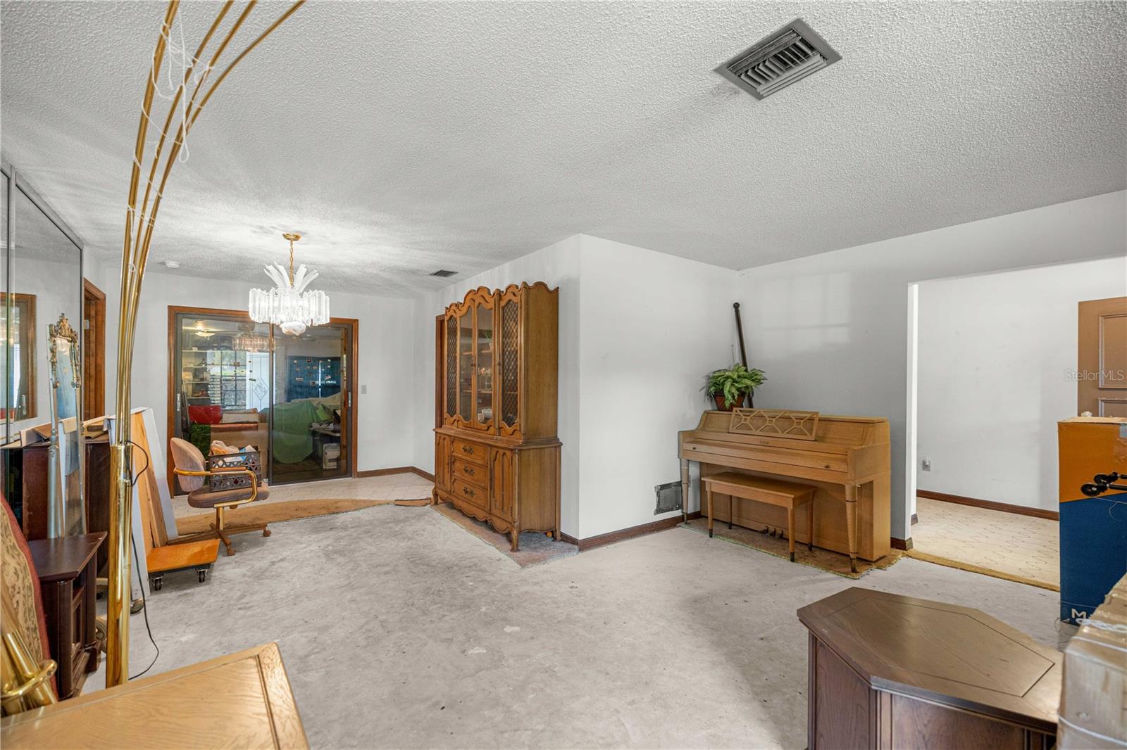 COUNTRY ESTATE - Residential