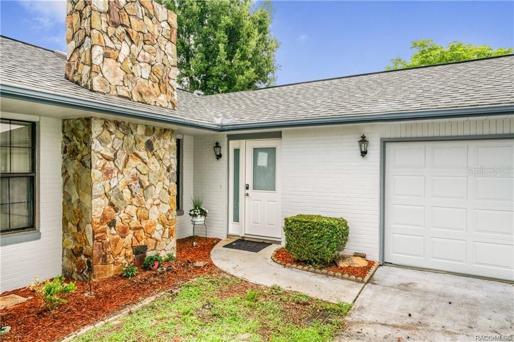 Photo of 8831 E Sandpiper Drive, Inverness, FL 34450 (MLS # TB8464566)