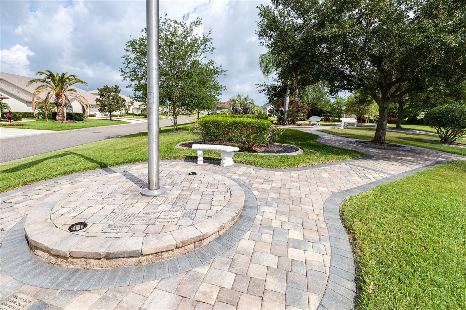 HUNTINGTON HILLS - Residential