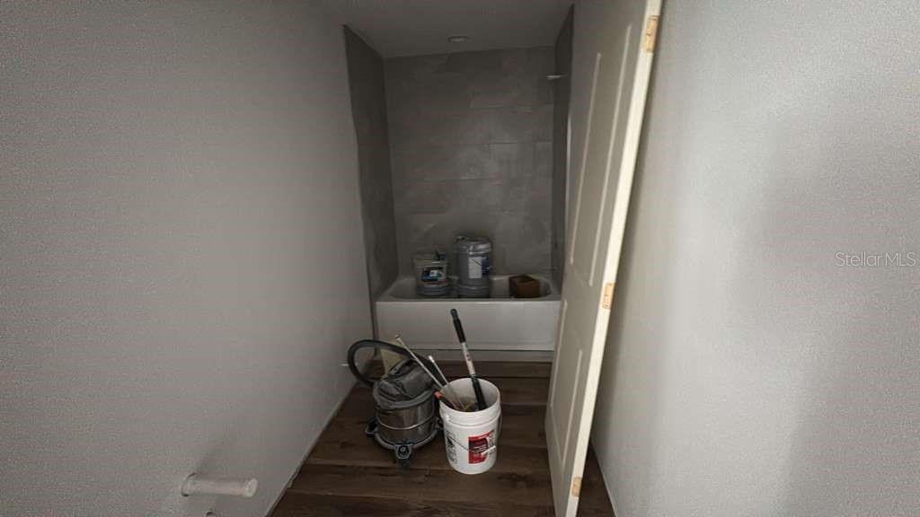 MAXWELLS C M SUB - Residential