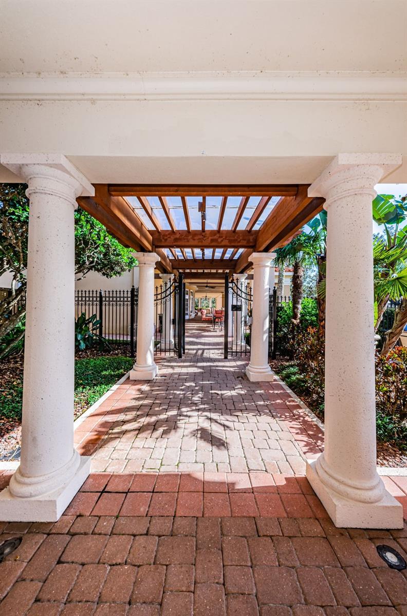 CHAMPIONS CLUB - Residential