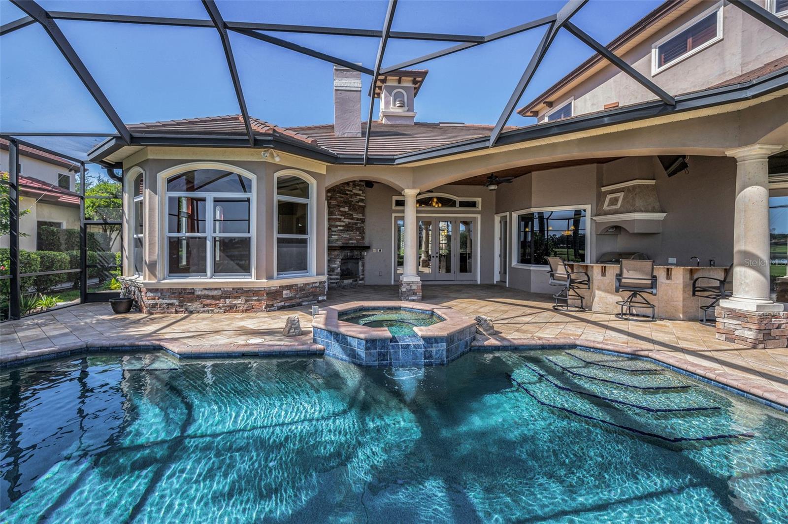 CHAMPIONS CLUB - Residential