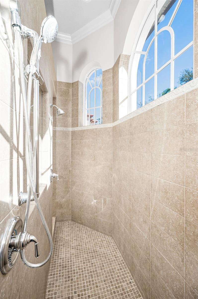 CHAMPIONS CLUB - Residential