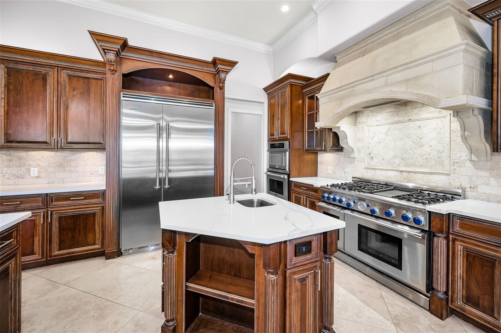 CHAMPIONS CLUB - Residential