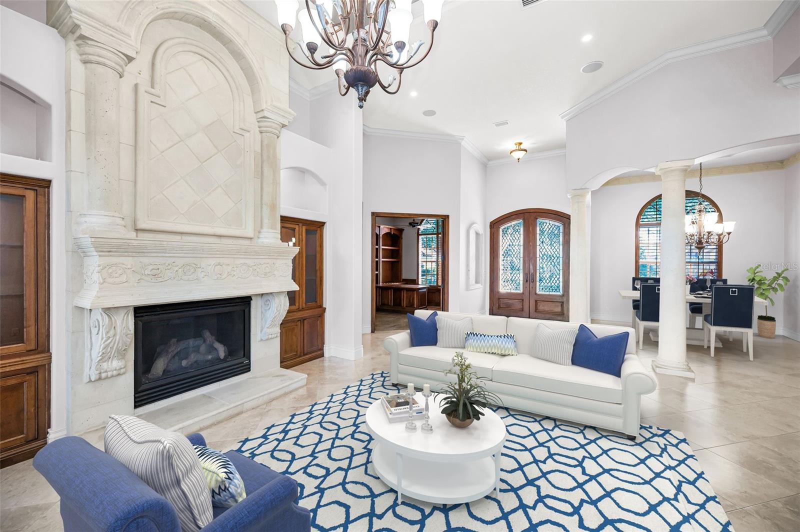 CHAMPIONS CLUB - Residential