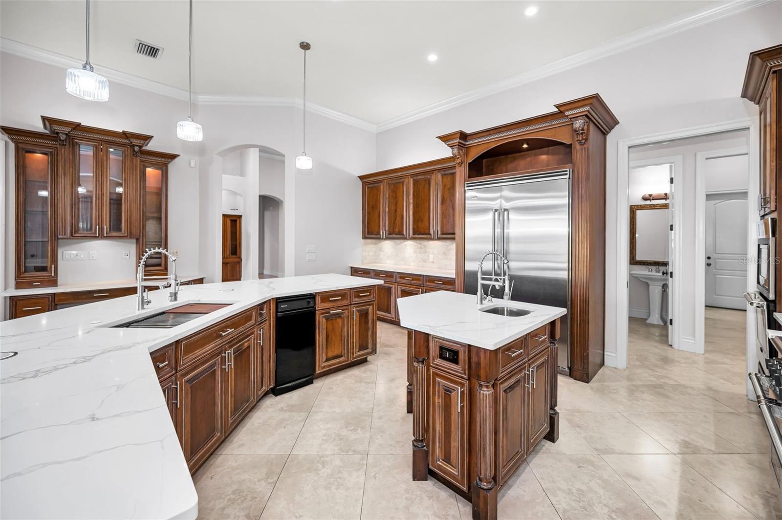 CHAMPIONS CLUB - Residential