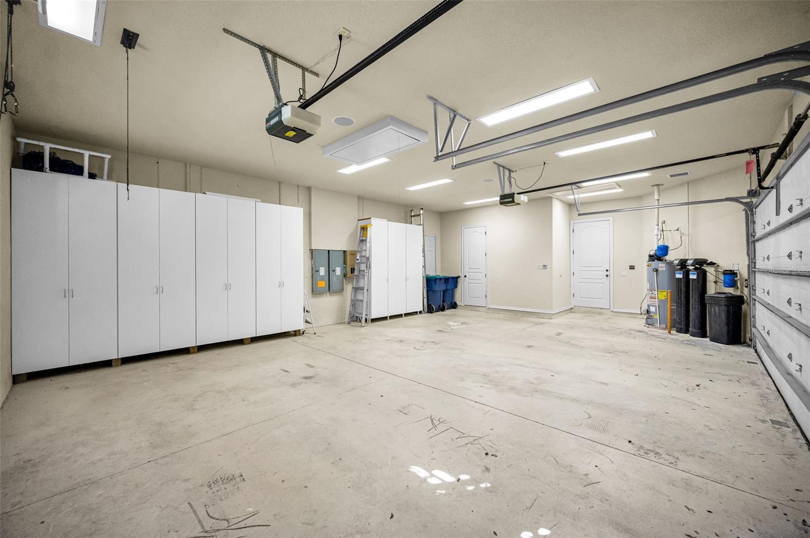 CHAMPIONS CLUB - Residential