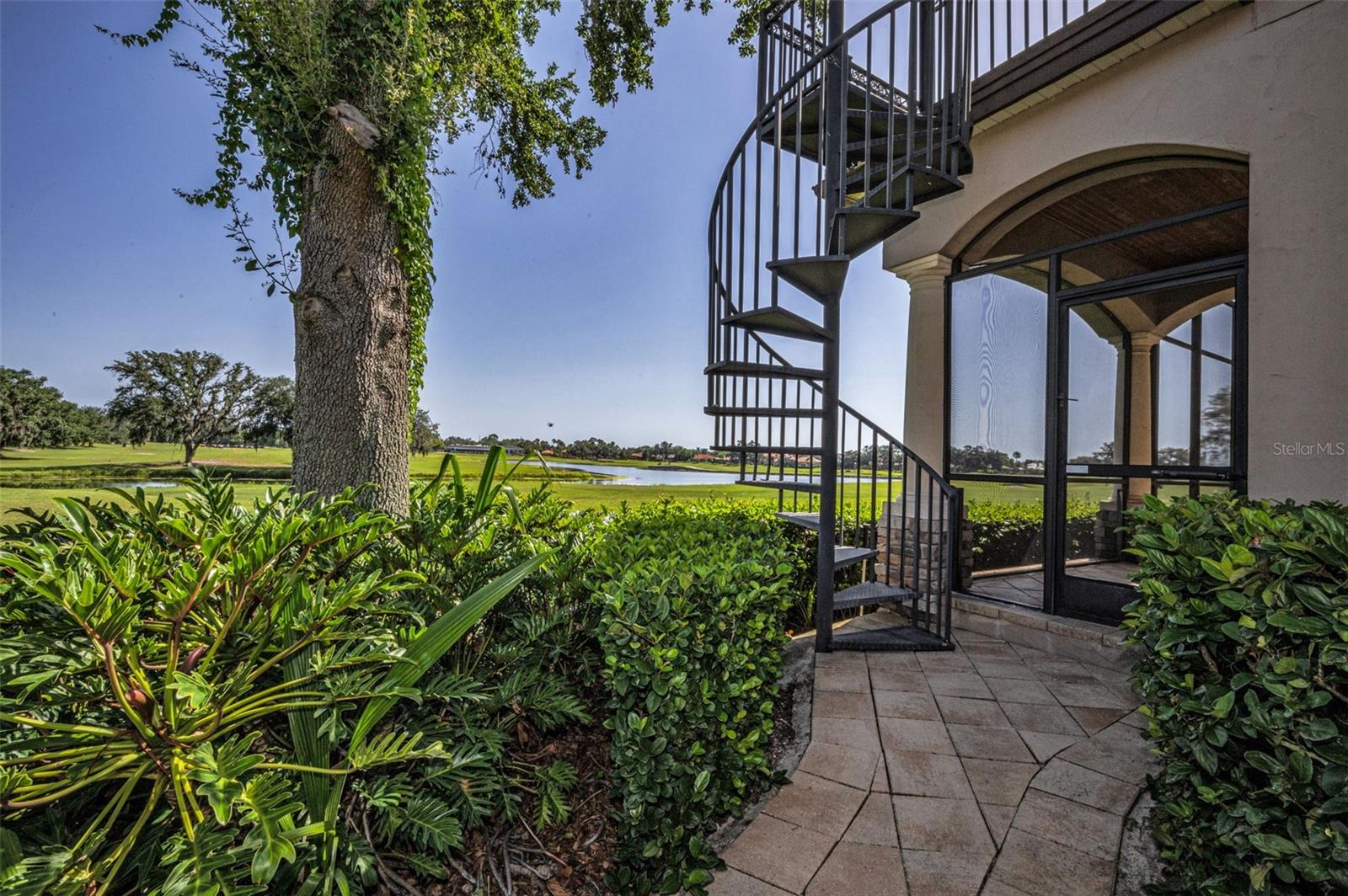 CHAMPIONS CLUB - Residential