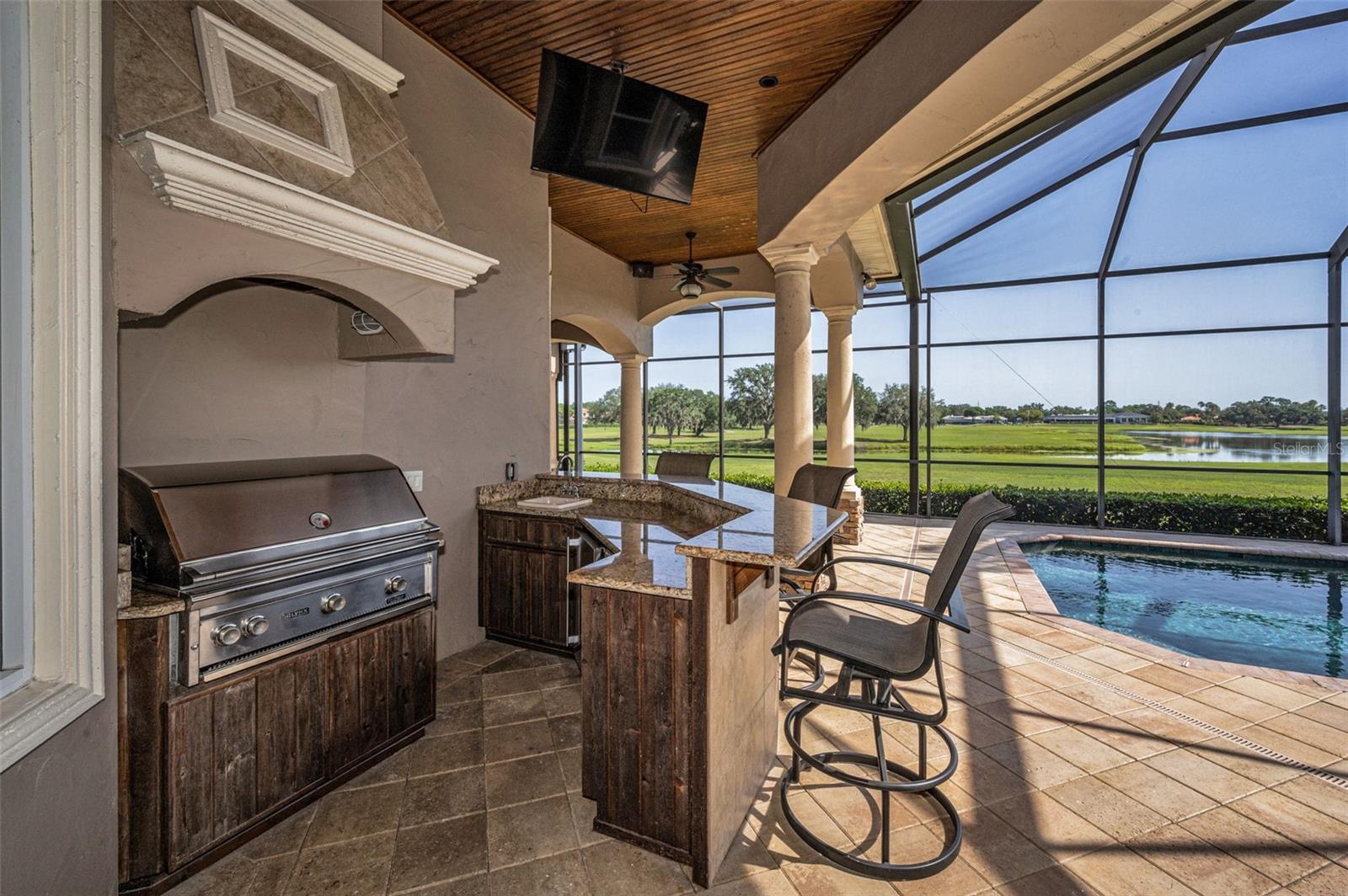 CHAMPIONS CLUB - Residential