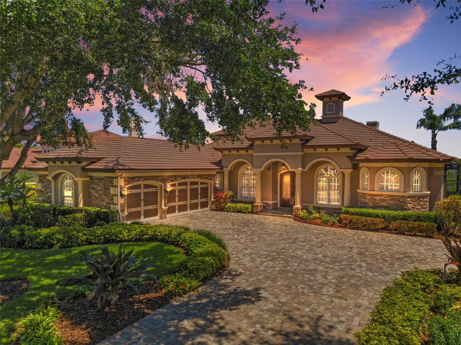 CHAMPIONS CLUB - Residential