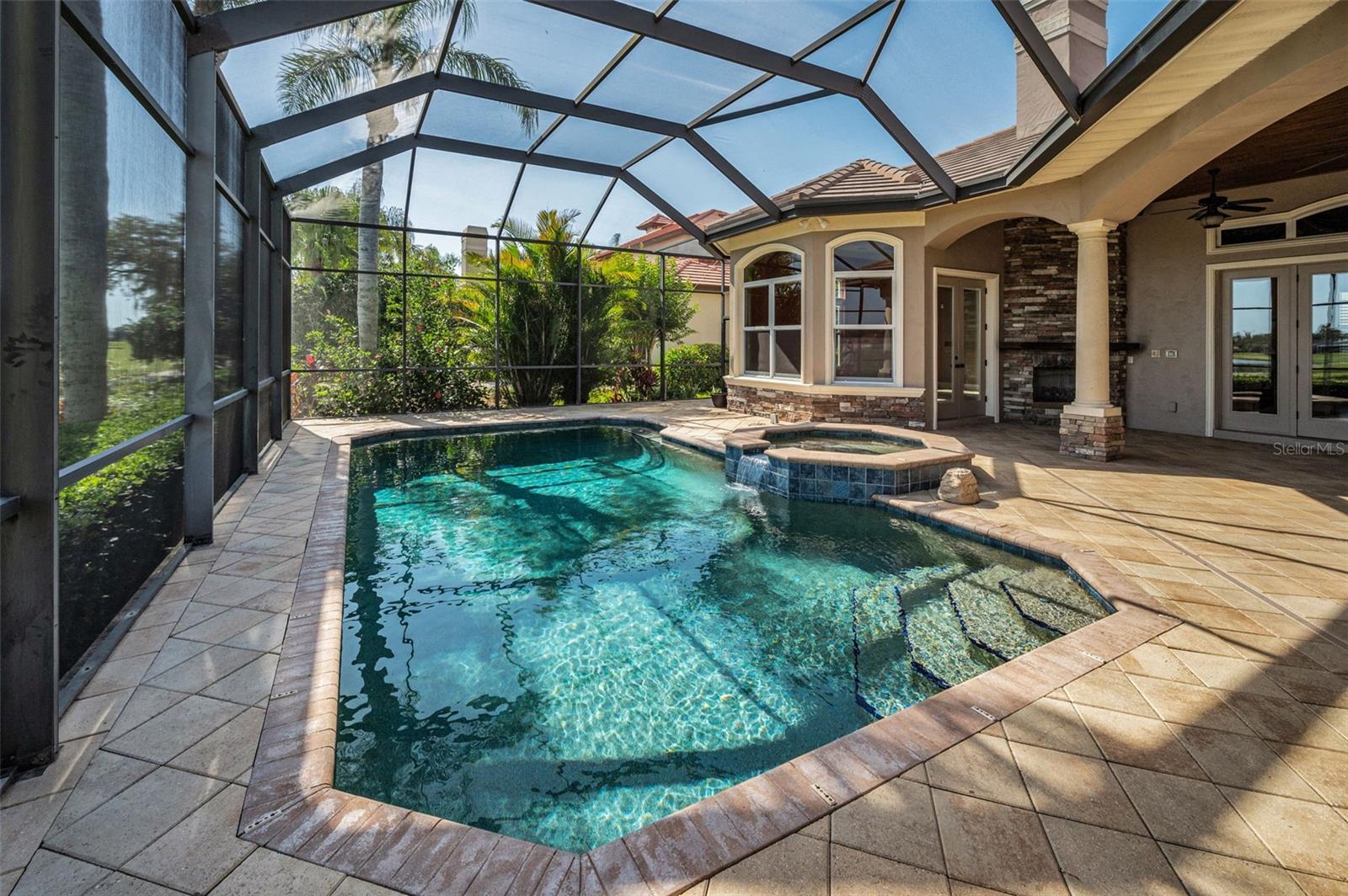 CHAMPIONS CLUB - Residential