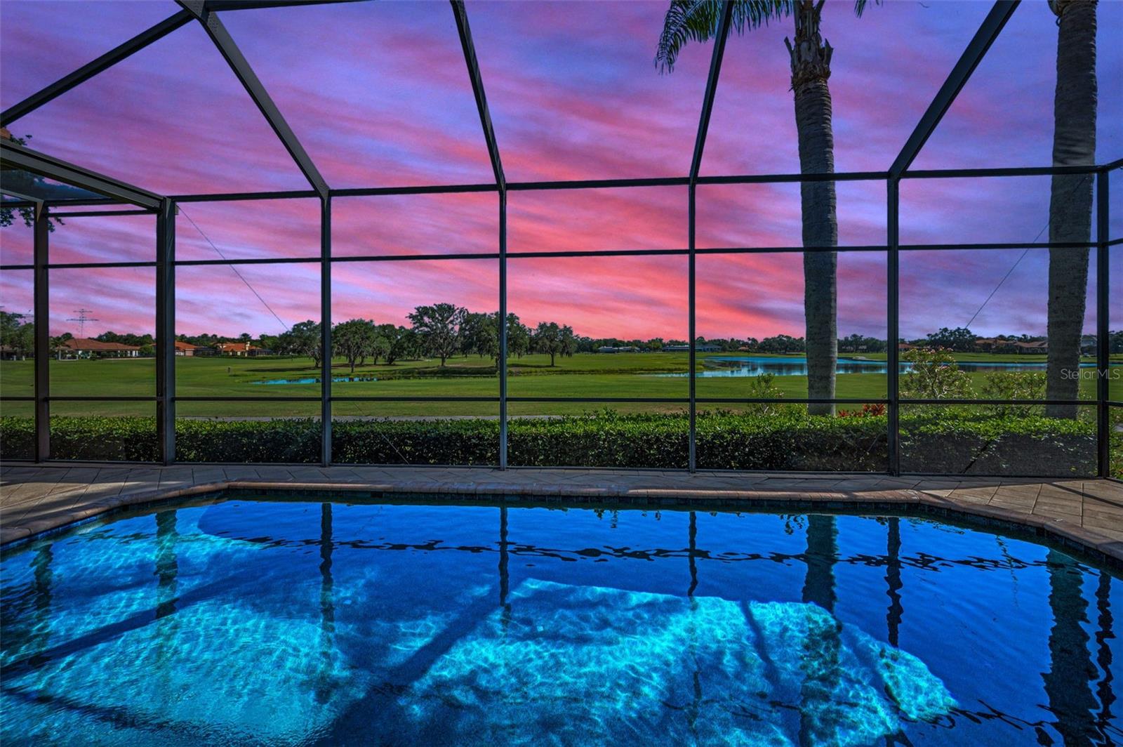 CHAMPIONS CLUB - Residential