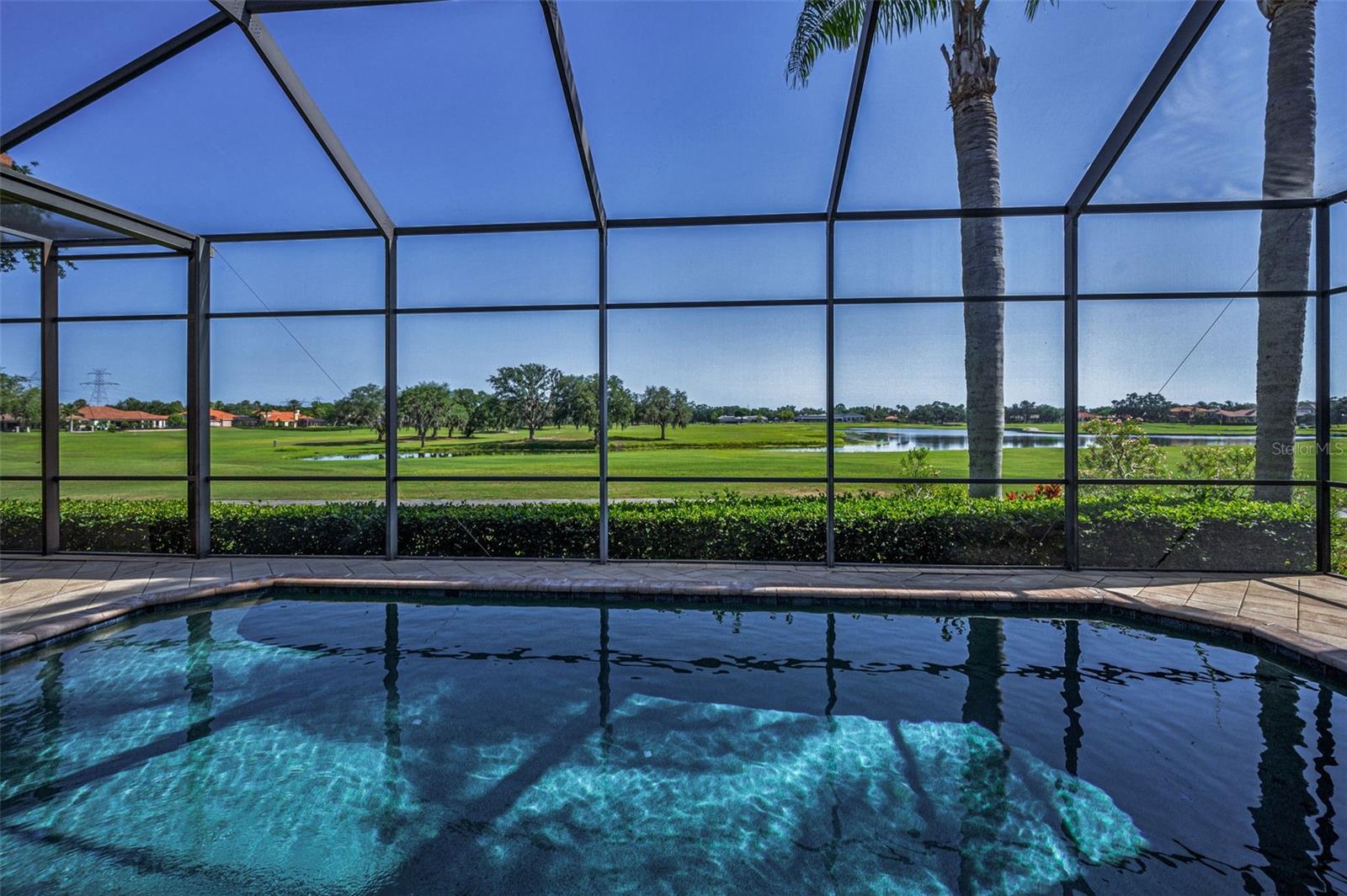 CHAMPIONS CLUB - Residential