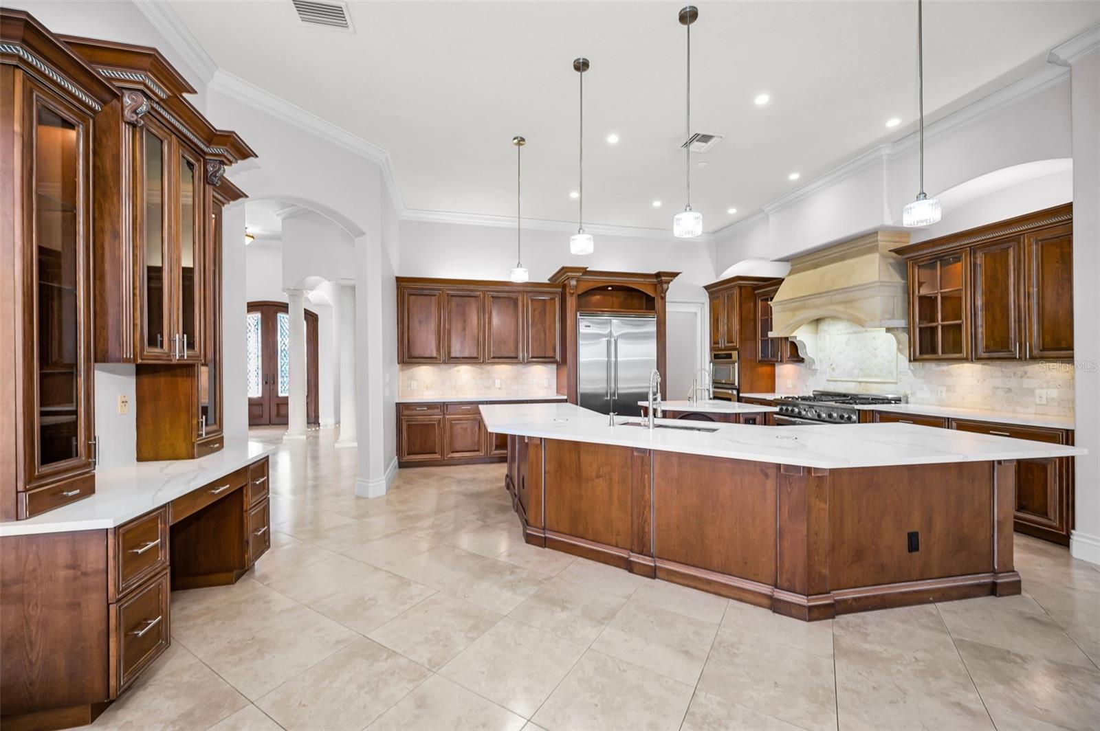 CHAMPIONS CLUB - Residential