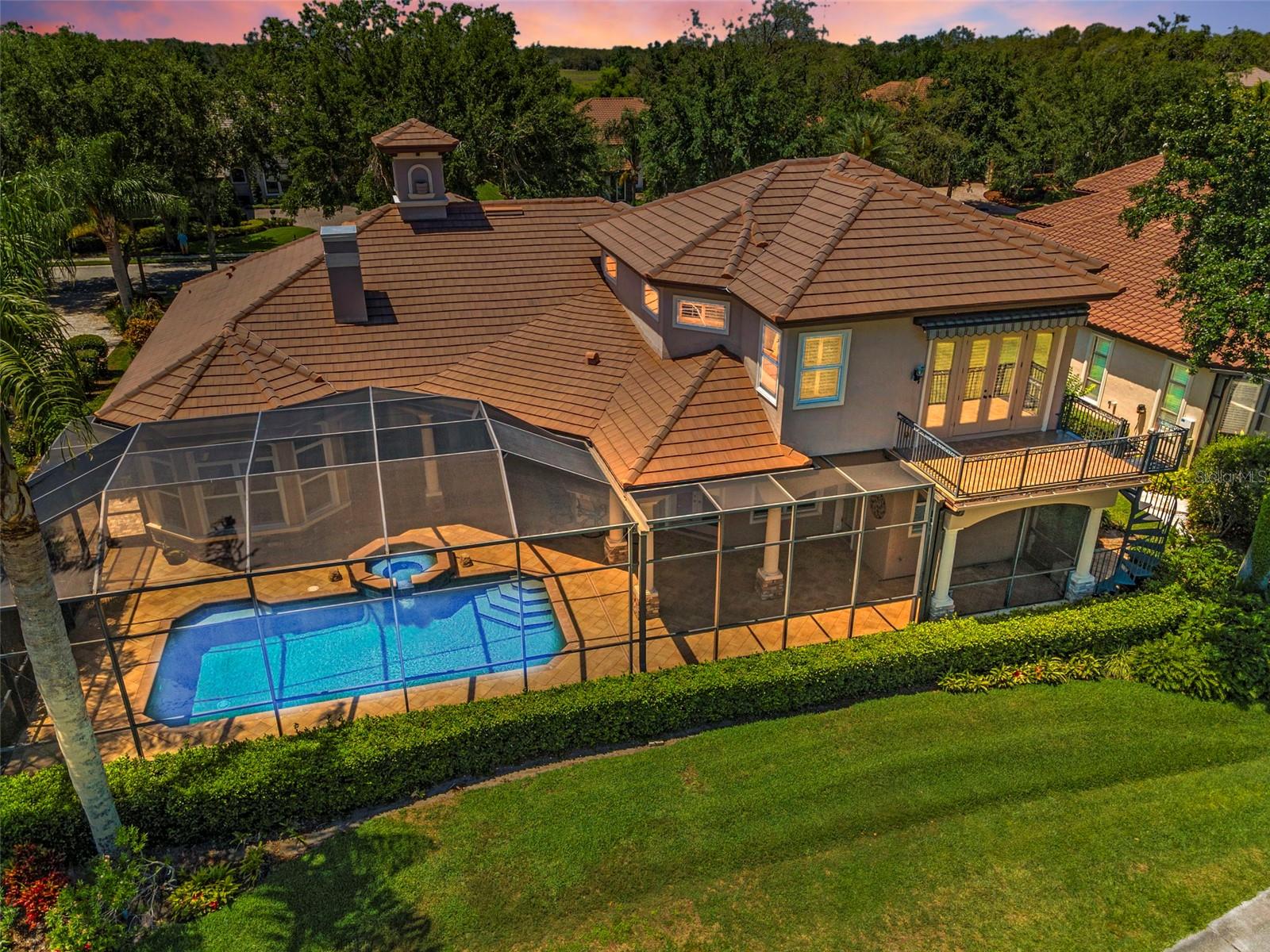 CHAMPIONS CLUB - Residential