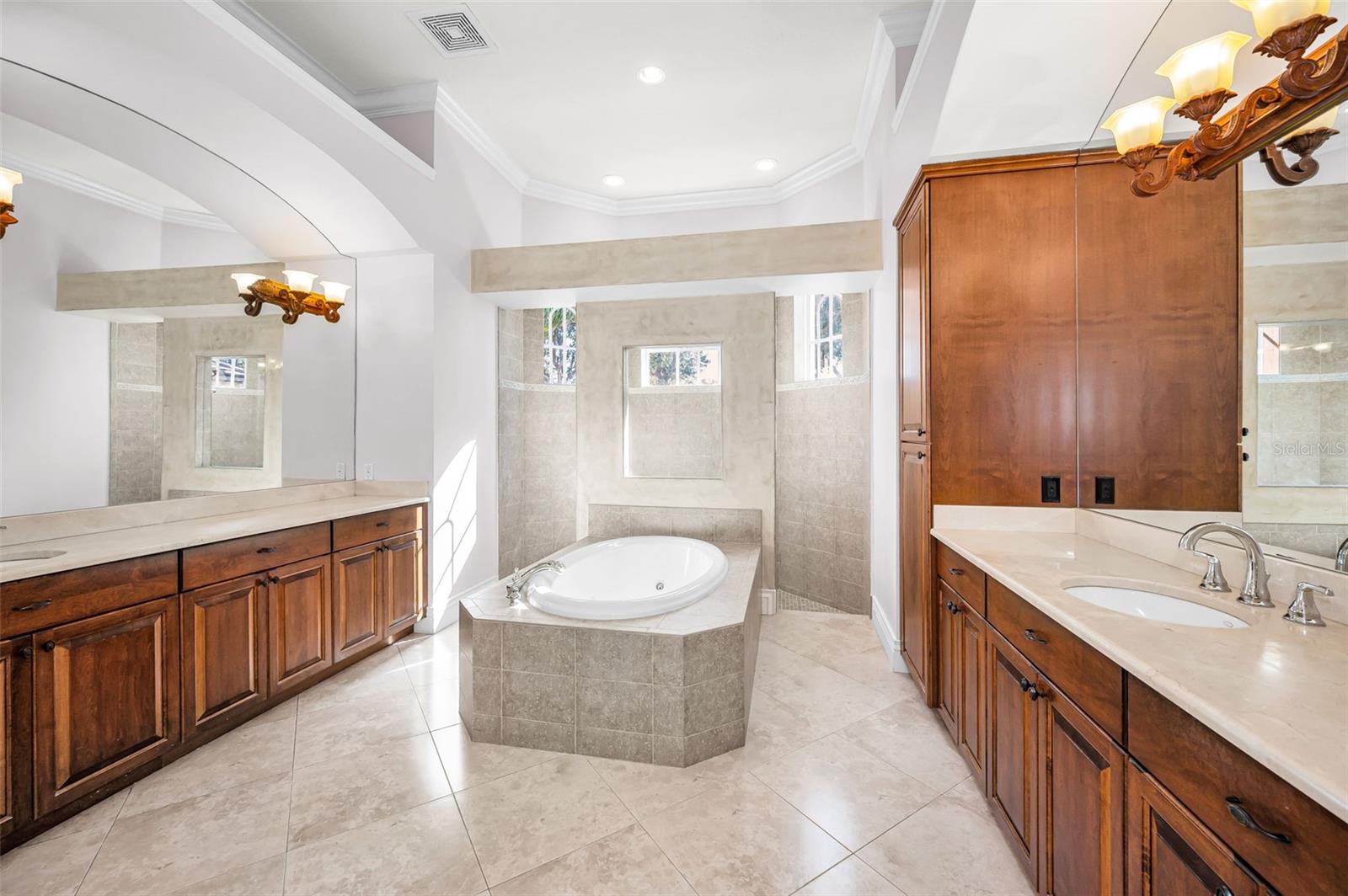 CHAMPIONS CLUB - Residential