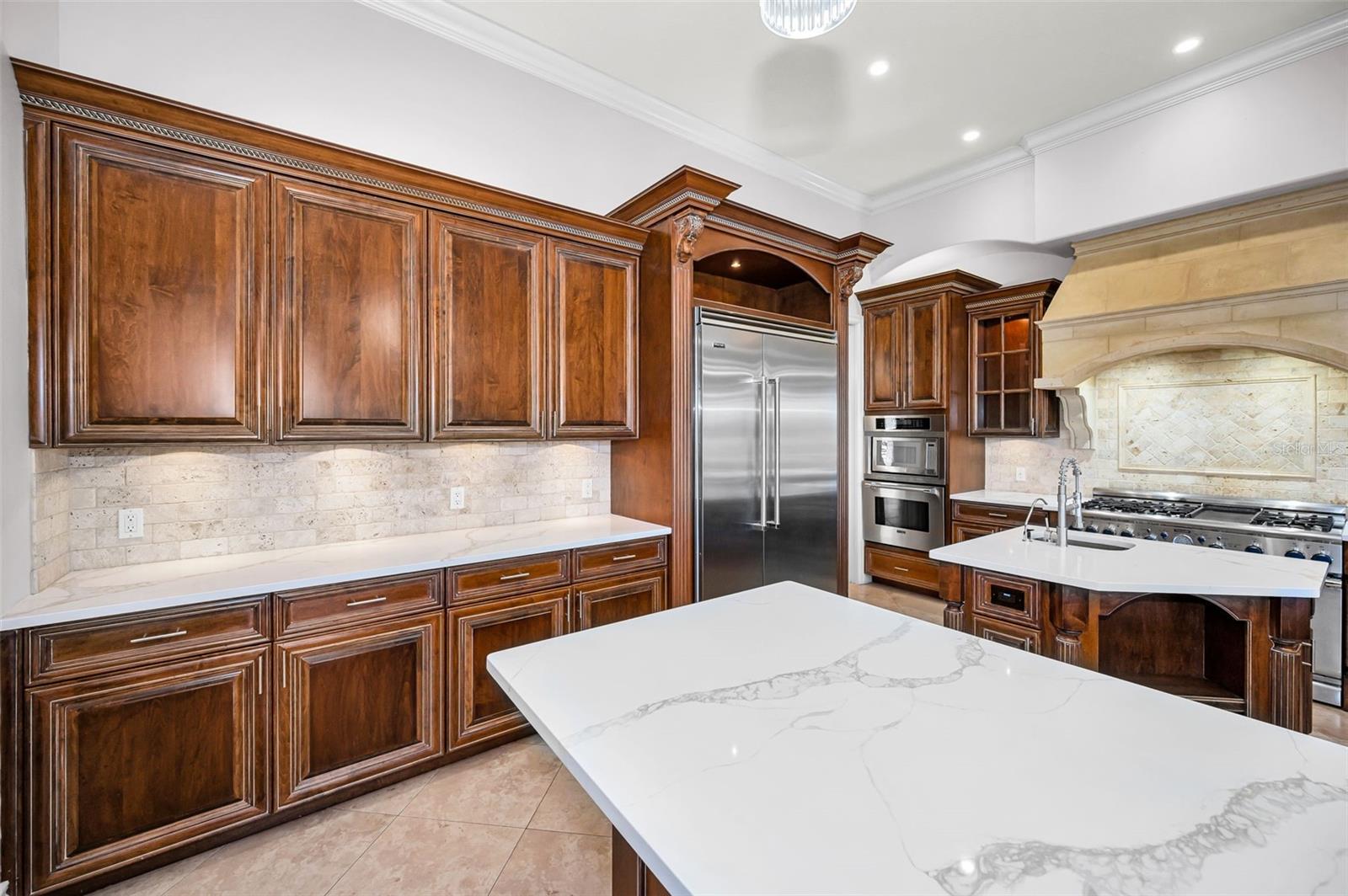 CHAMPIONS CLUB - Residential