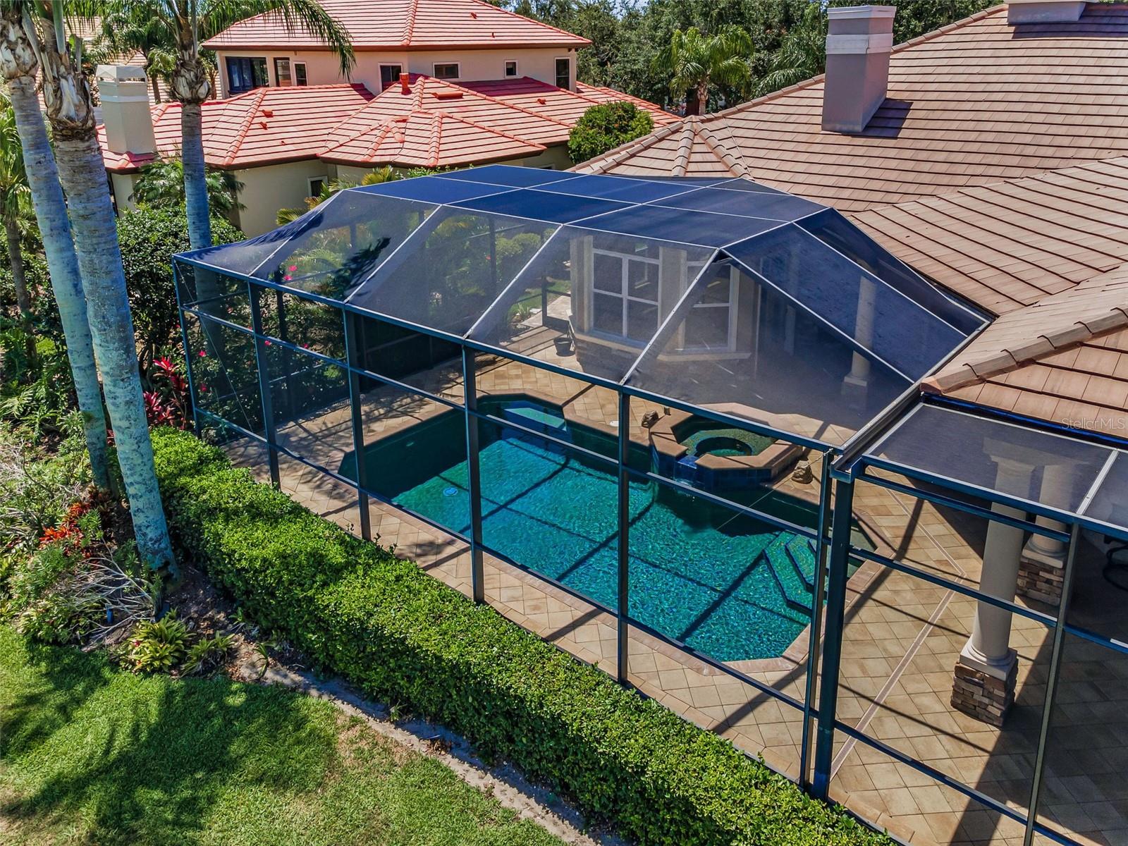 CHAMPIONS CLUB - Residential