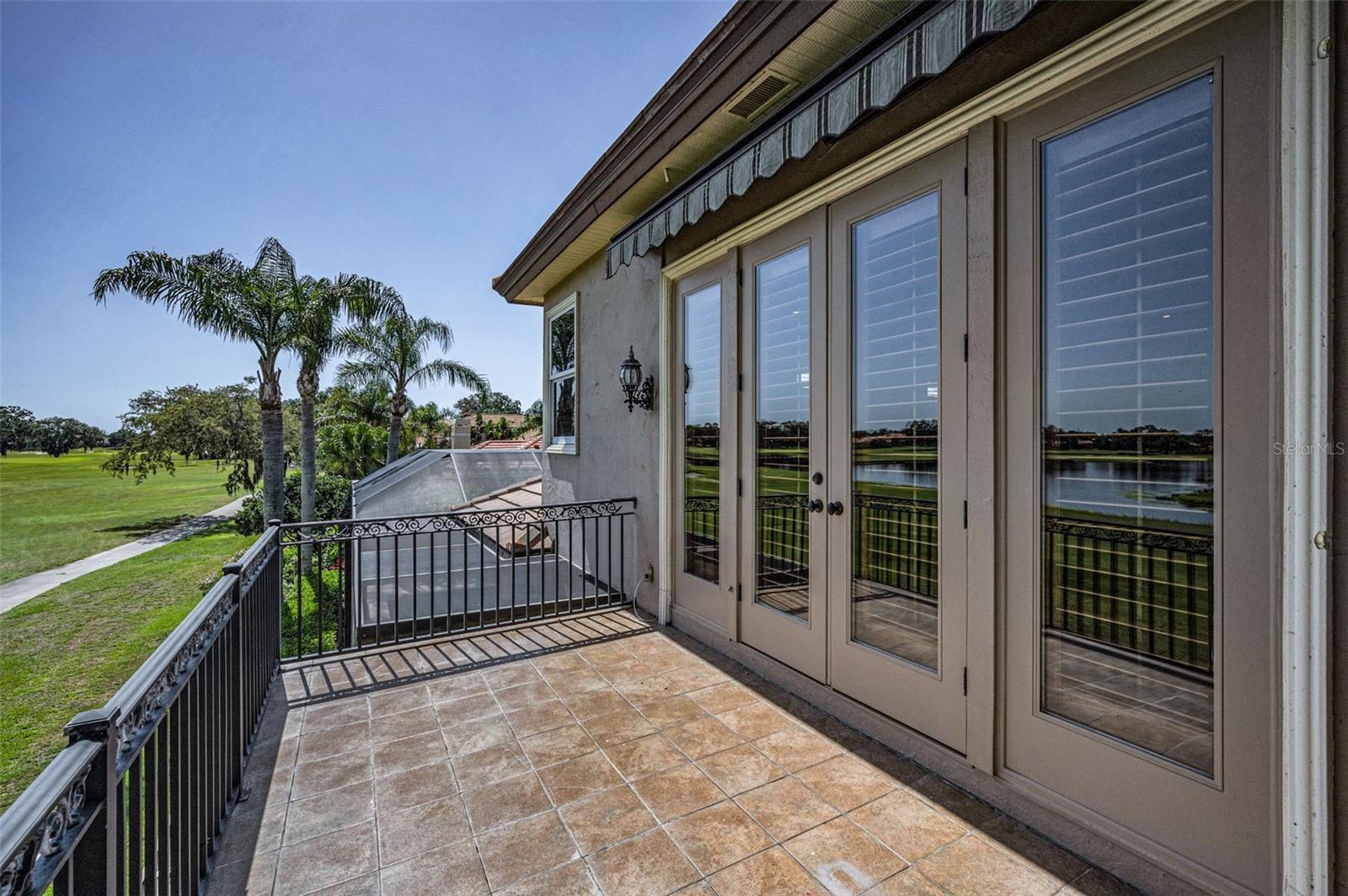 CHAMPIONS CLUB - Residential