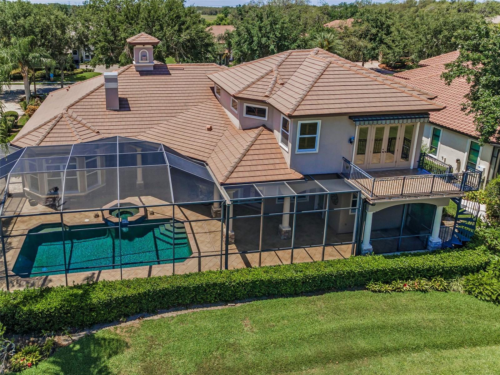 CHAMPIONS CLUB - Residential