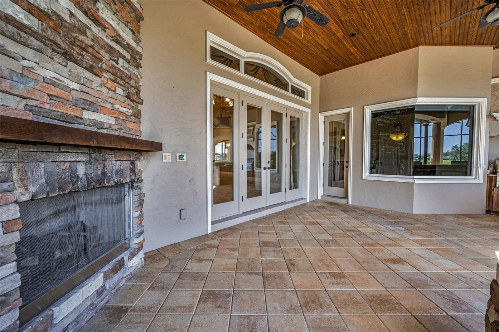 CHAMPIONS CLUB - Residential