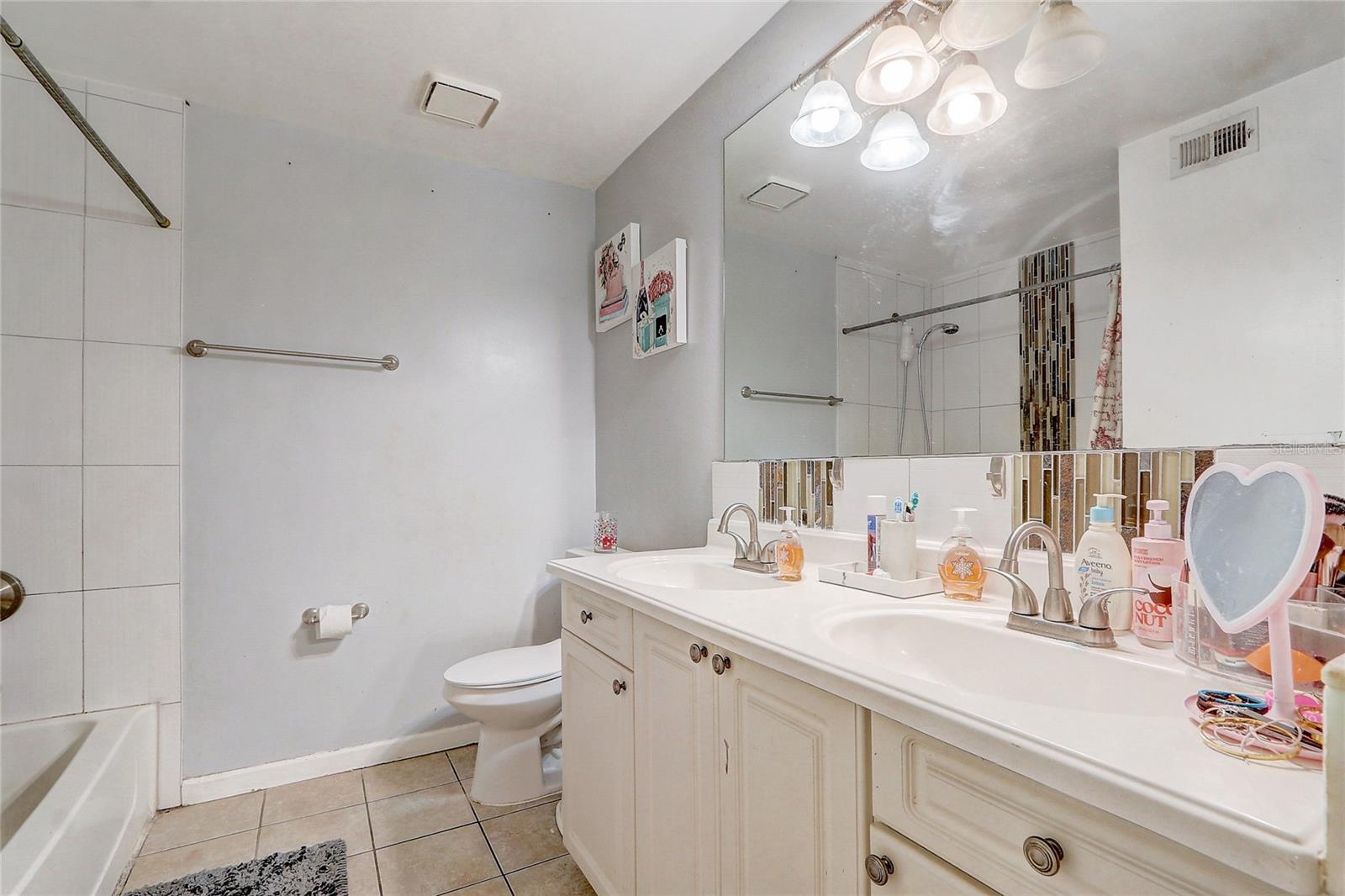 GABLES AT LAKESIDE THE CONDO - Residential