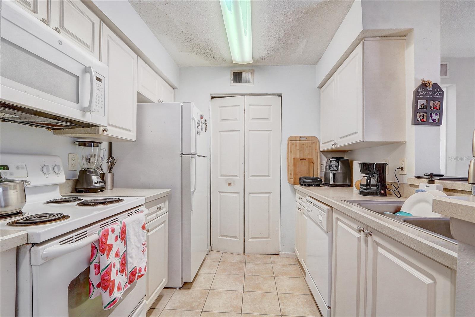 GABLES AT LAKESIDE THE CONDO - Residential