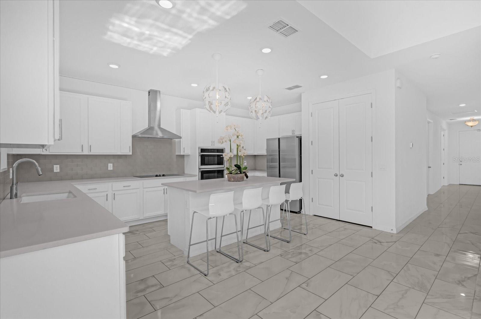 9118 WAVERLY WALK DRIVE