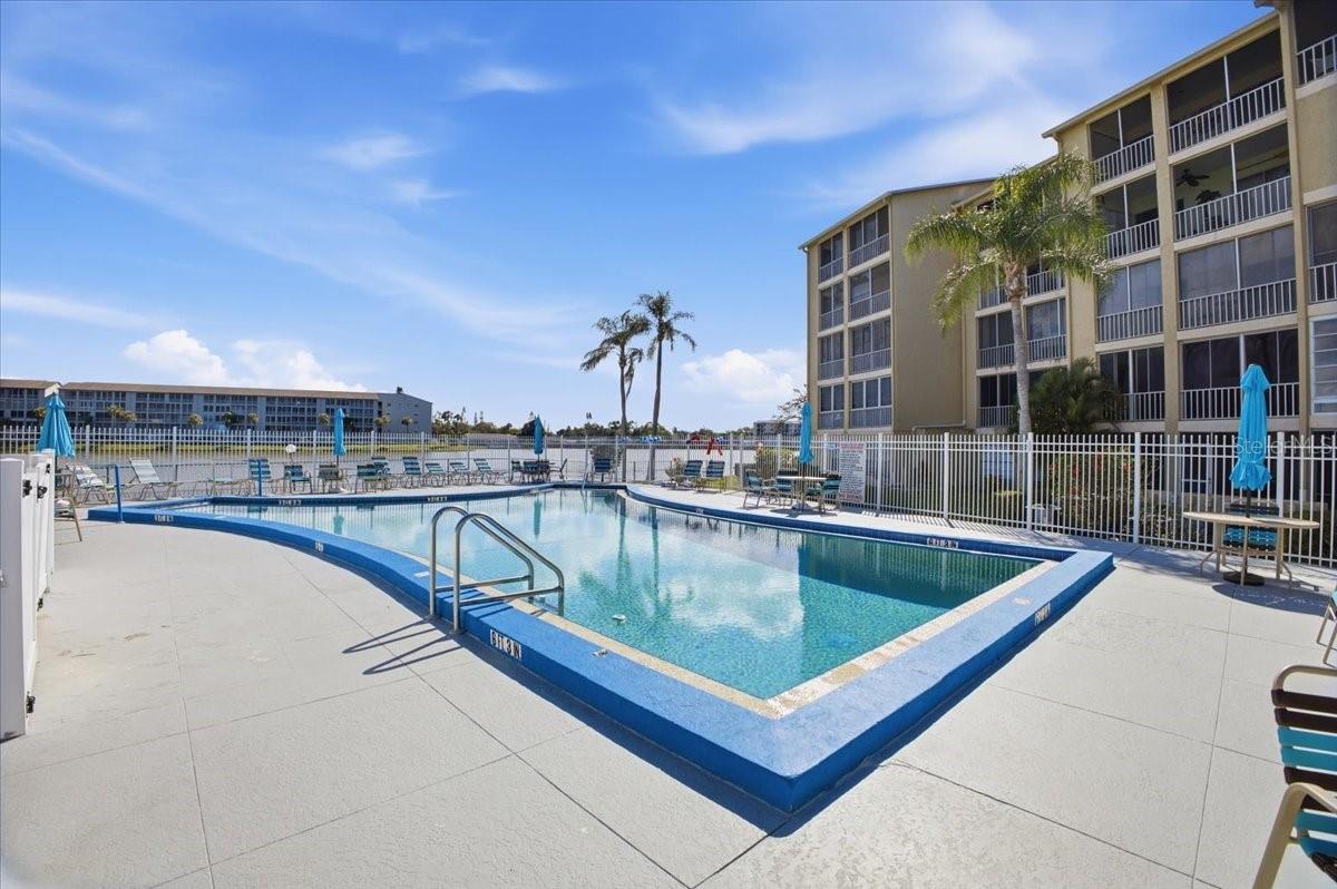 BAYSHORE ON THE LAKE APTS II SEC 3 - Residential