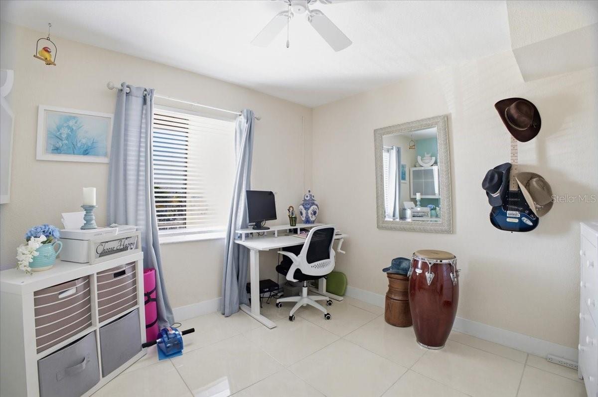 BAYSHORE ON THE LAKE APTS II SEC 3 - Residential