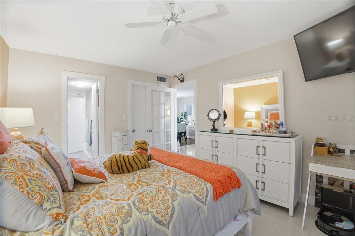 BAYSHORE ON THE LAKE APTS II SEC 3 - Residential